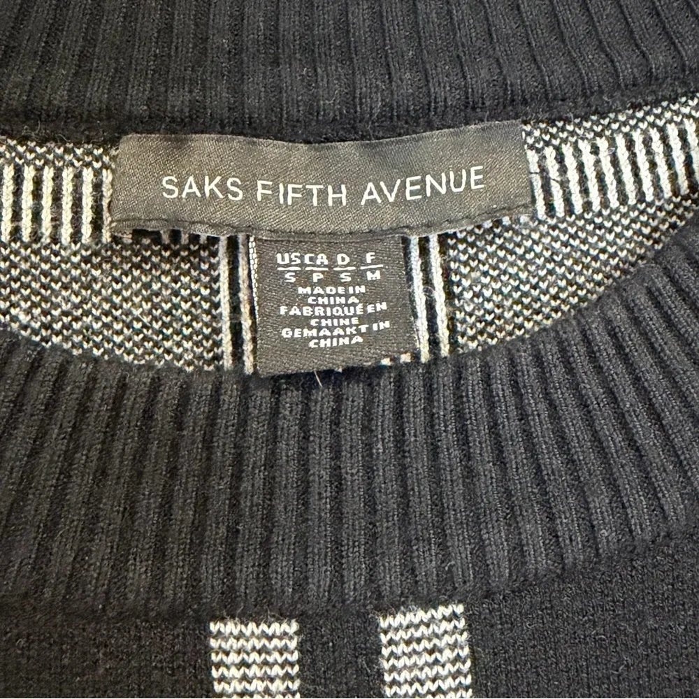 SAKS FIFTH AVENUE Women's Black/White Plaid Split Hem Sweater Size S - Picture 4 of 7